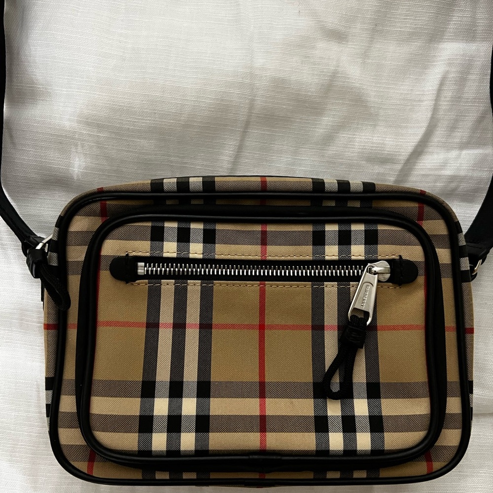 Authentic Burberry Vintage Check and Leather Crossbody bag (Paddy Bag)